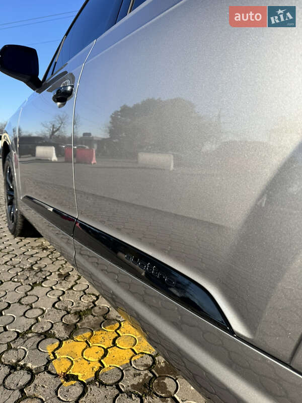 Позашляховик / Кросовер Audi Q7 2016 в Чернівцях