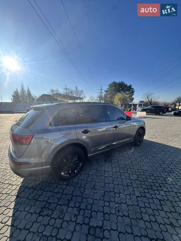 Позашляховик / Кросовер Audi Q7 2016 в Чернівцях