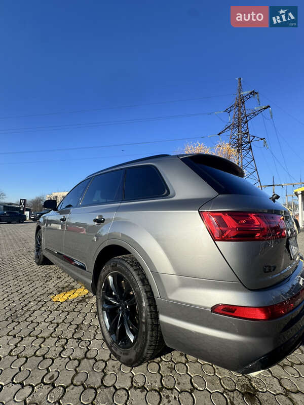 Позашляховик / Кросовер Audi Q7 2016 в Чернівцях