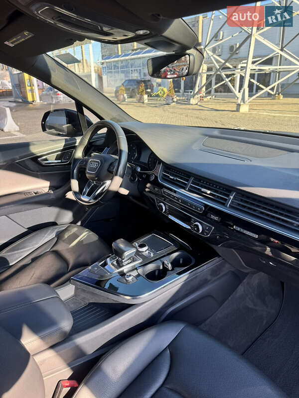 Позашляховик / Кросовер Audi Q7 2016 в Чернівцях