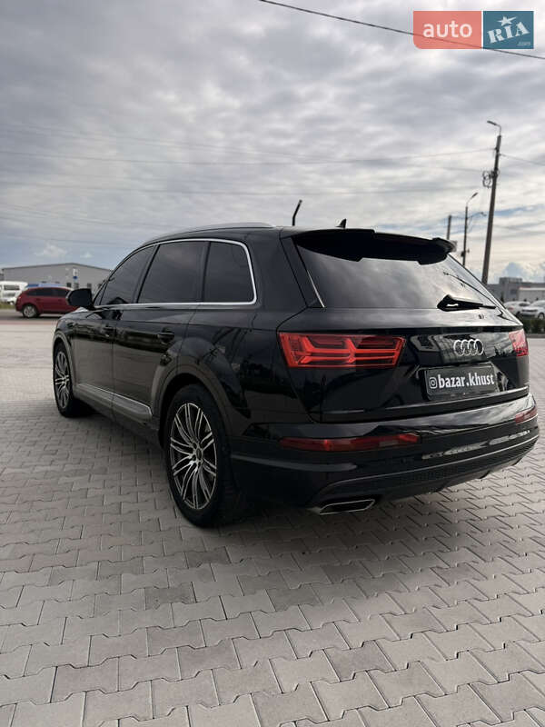 Позашляховик / Кросовер Audi Q7 2015 в Хусті