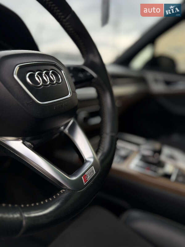 Позашляховик / Кросовер Audi Q7 2015 в Хусті