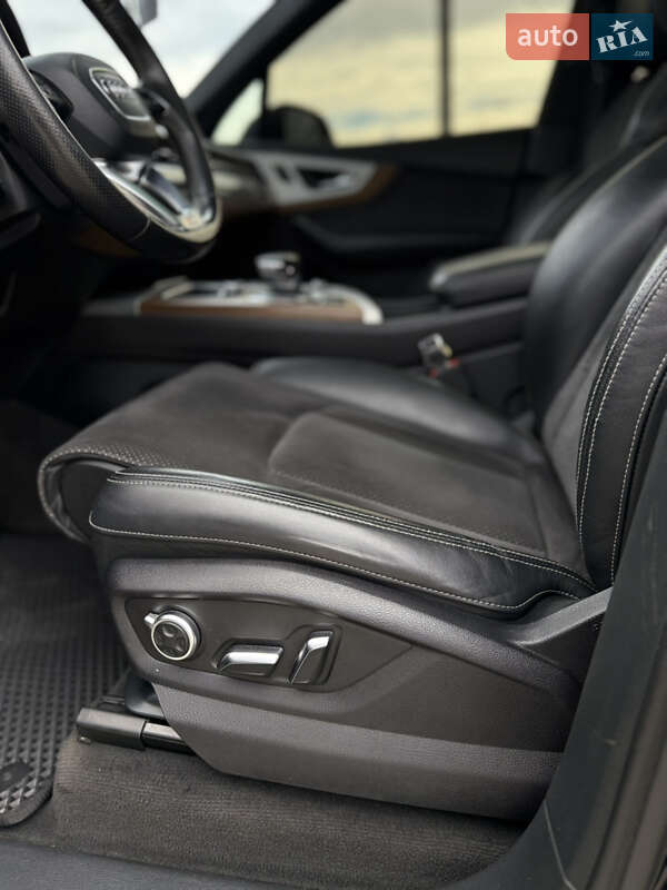 Позашляховик / Кросовер Audi Q7 2015 в Хусті