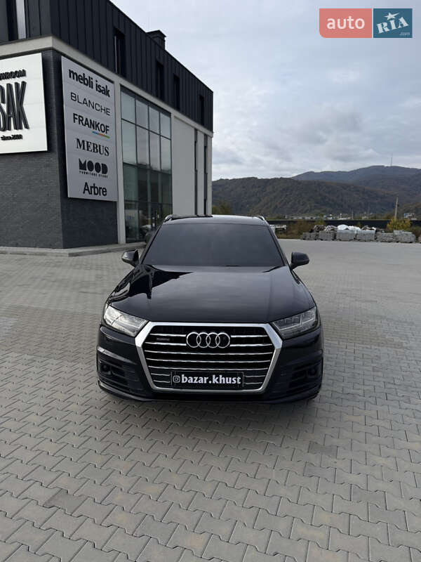 Позашляховик / Кросовер Audi Q7 2015 в Хусті