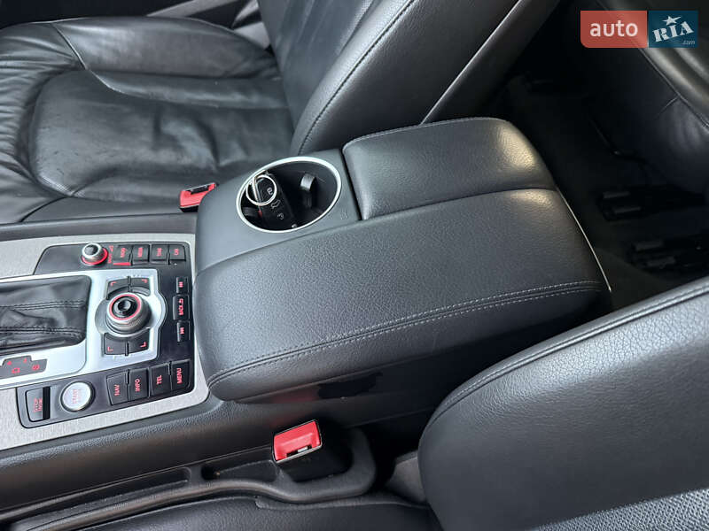 Позашляховик / Кросовер Audi Q7 2015 в Стрию