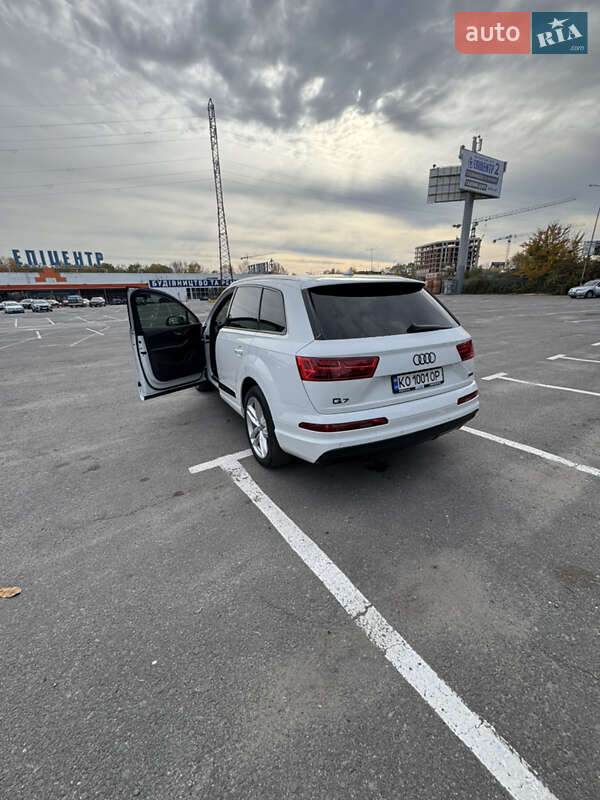 Позашляховик / Кросовер Audi Q7 2018 в Ужгороді