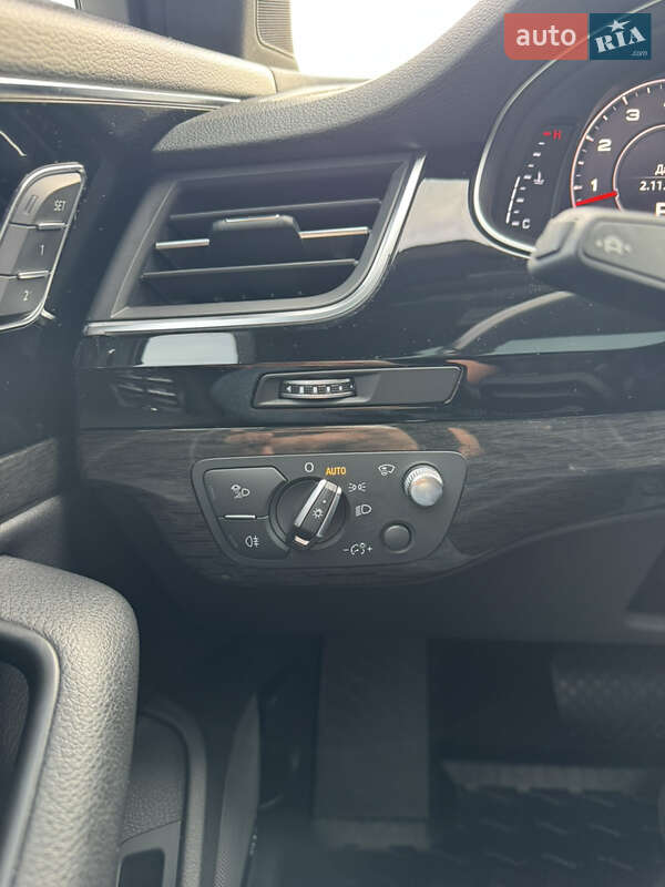 Позашляховик / Кросовер Audi Q7 2018 в Ужгороді