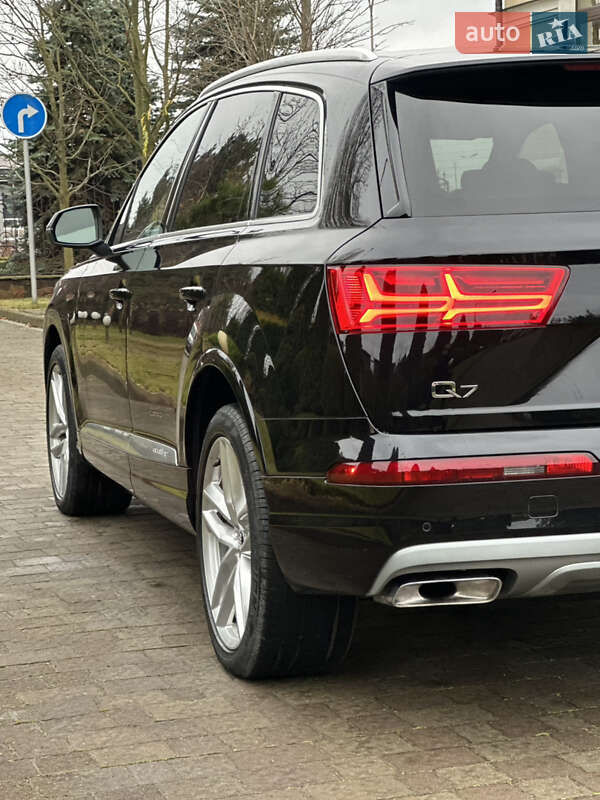 Внедорожник / Кроссовер Audi Q7 2017 в Сарнах