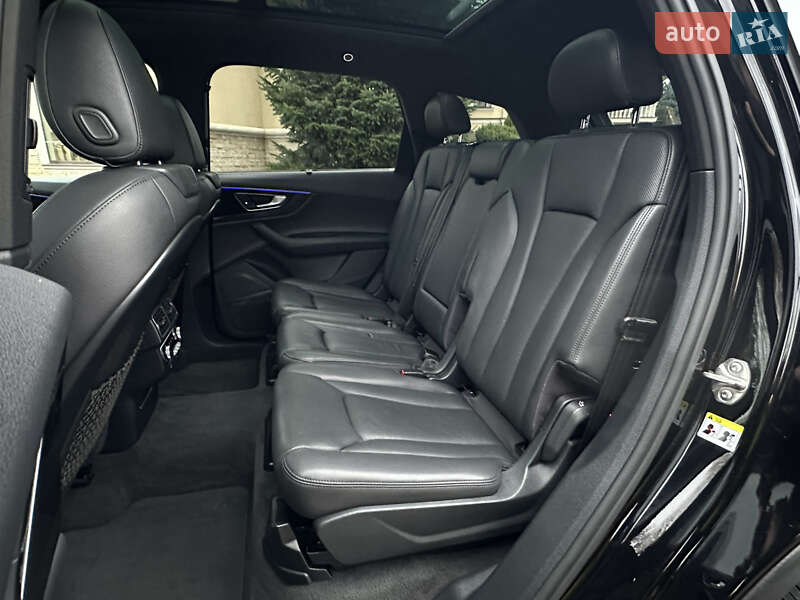 Внедорожник / Кроссовер Audi Q7 2017 в Сарнах