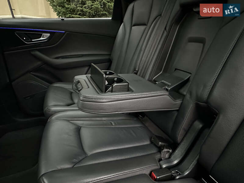 Внедорожник / Кроссовер Audi Q7 2017 в Сарнах