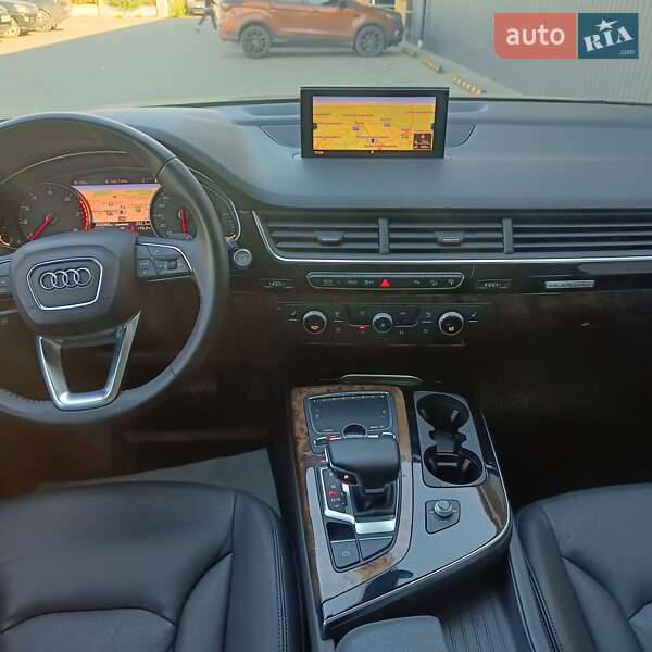 Внедорожник / Кроссовер Audi Q7 2017 в Дубно