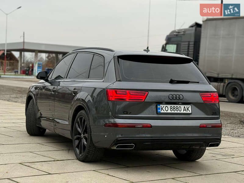 Позашляховик / Кросовер Audi Q7 2016 в Ужгороді