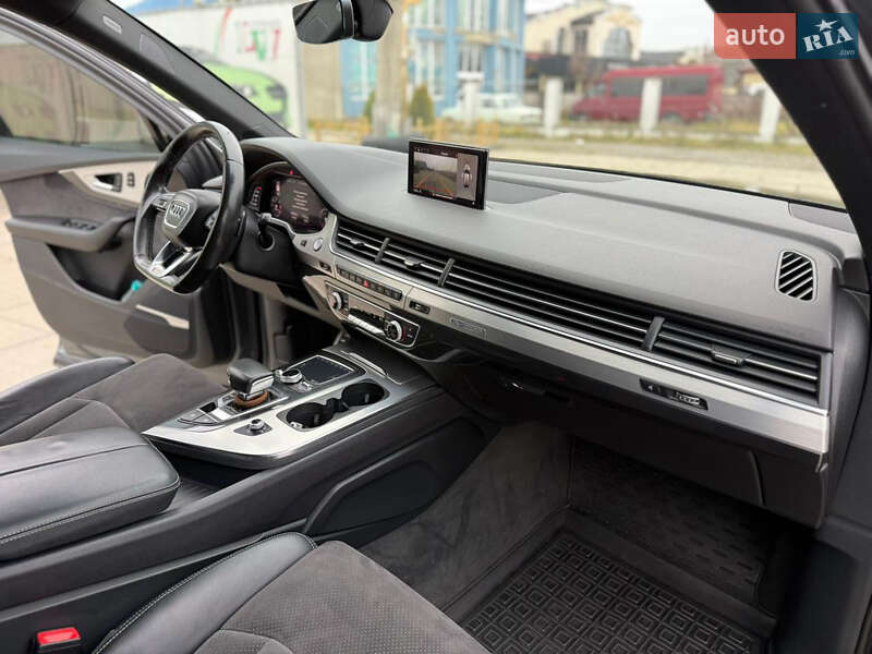 Позашляховик / Кросовер Audi Q7 2016 в Ужгороді
