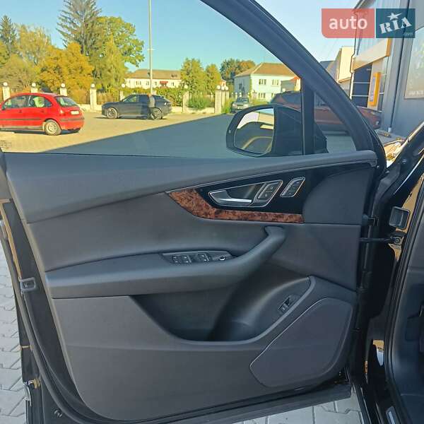 Внедорожник / Кроссовер Audi Q7 2017 в Дубно