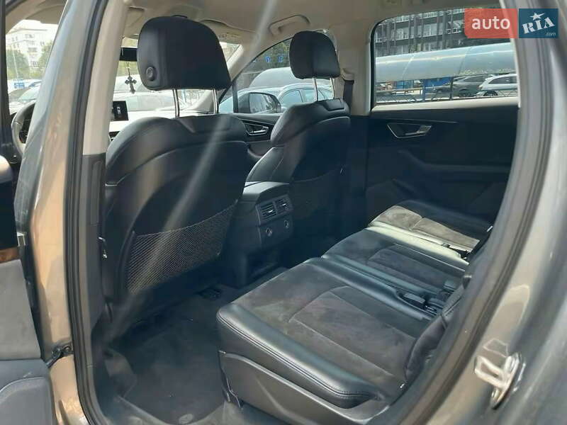 Внедорожник / Кроссовер Audi Q7 2015 в Киеве