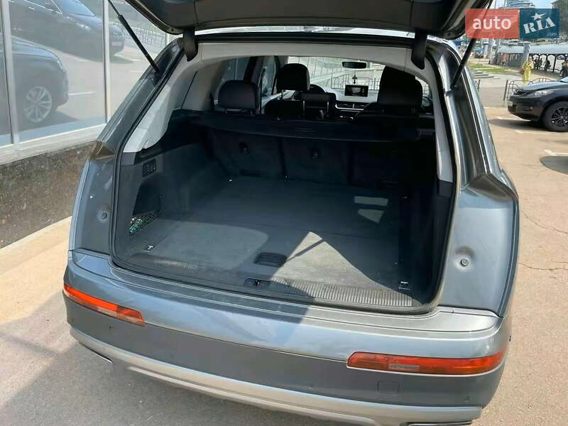 Внедорожник / Кроссовер Audi Q7 2015 в Киеве