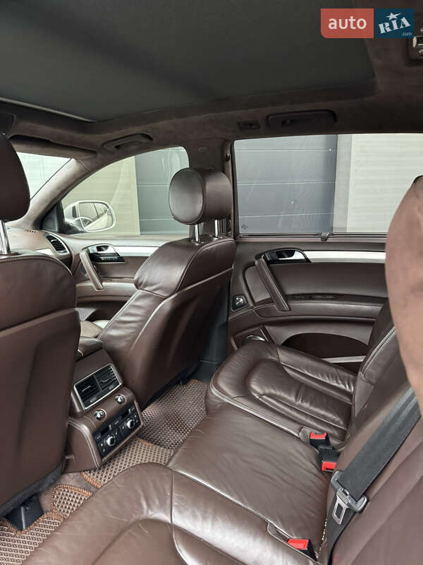 Внедорожник / Кроссовер Audi Q7 2010 в Сарнах