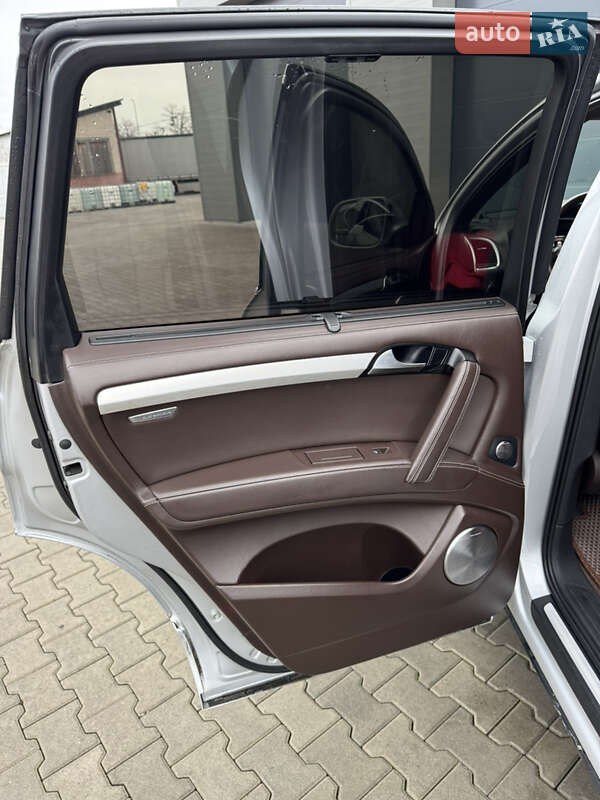 Внедорожник / Кроссовер Audi Q7 2010 в Сарнах