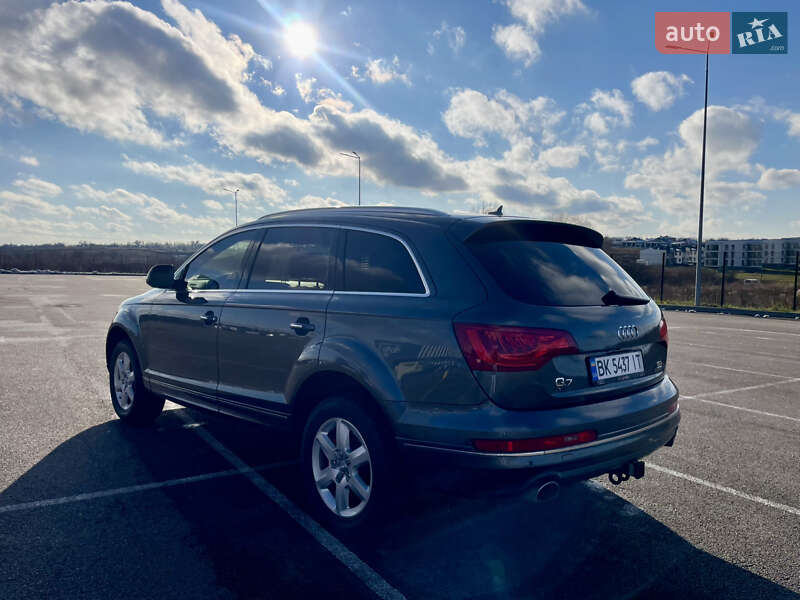 Позашляховик / Кросовер Audi Q7 2015 в Рівному
