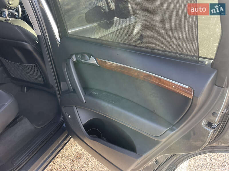 Позашляховик / Кросовер Audi Q7 2015 в Рівному