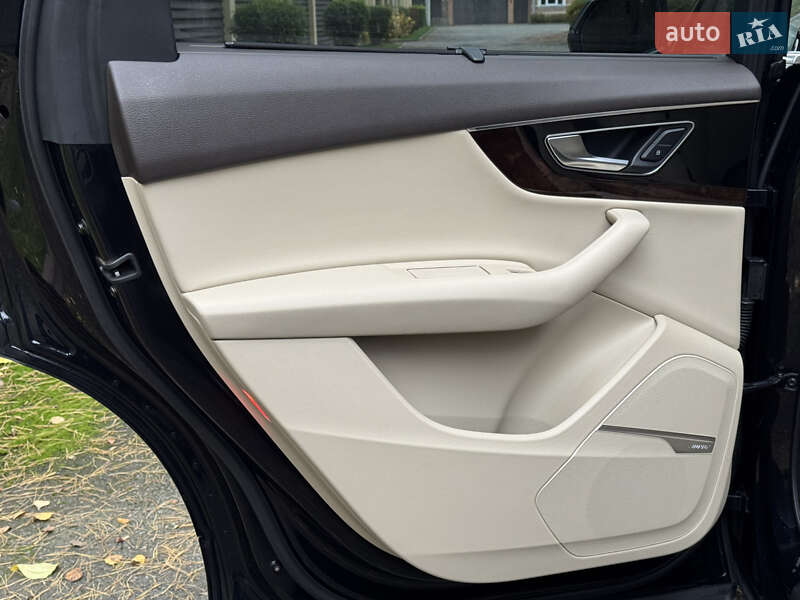 Позашляховик / Кросовер Audi Q7 2017 в Києві