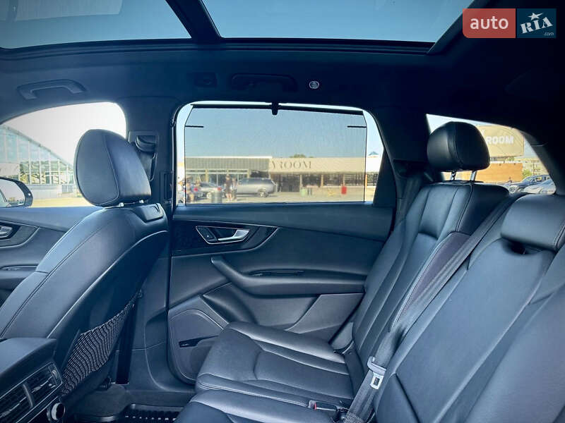 Внедорожник / Кроссовер Audi Q7 2017 в Киеве