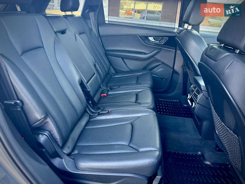 Внедорожник / Кроссовер Audi Q7 2017 в Киеве