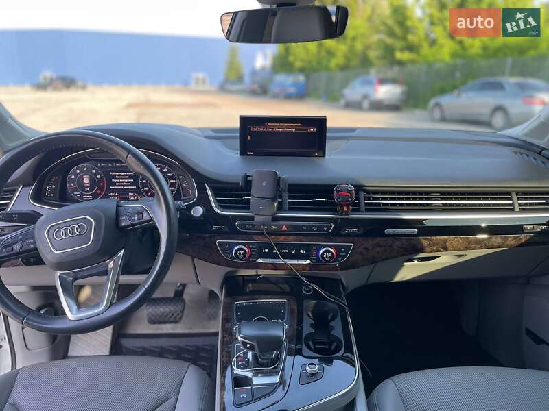 Позашляховик / Кросовер Audi Q7 2017 в Чернівцях