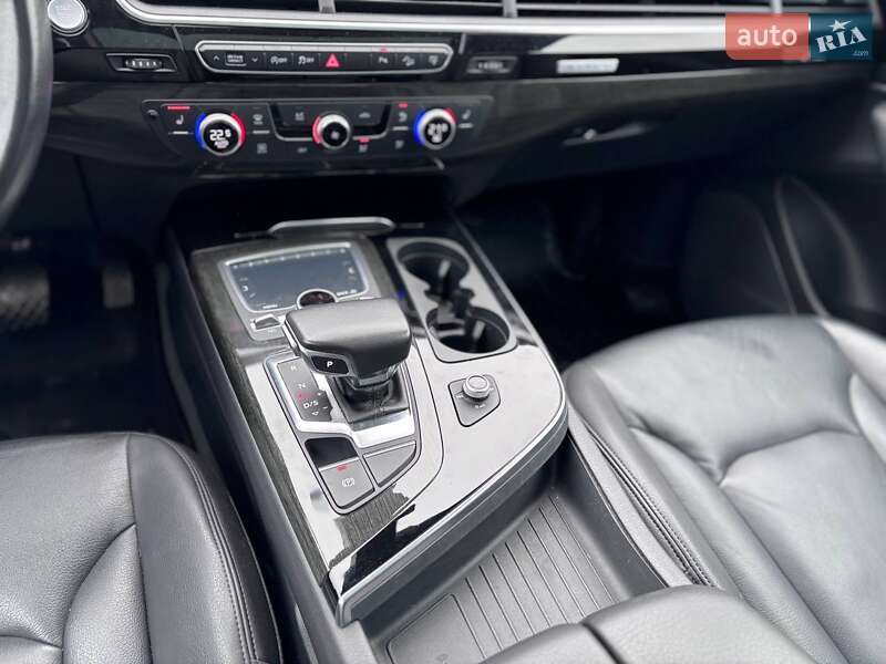 Внедорожник / Кроссовер Audi Q7 2017 в Коломые