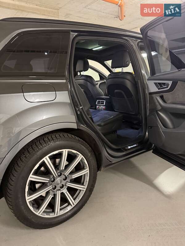 Внедорожник / Кроссовер Audi Q7 2017 в Киеве