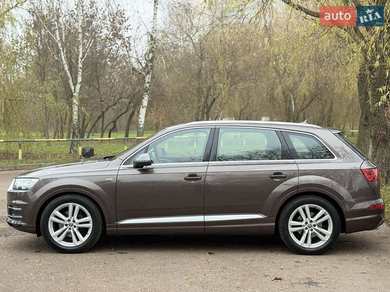 Внедорожник / Кроссовер Audi Q7 2017 в Ровно
