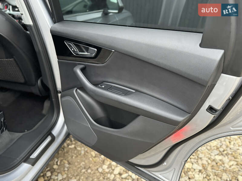 Позашляховик / Кросовер Audi Q7 2015 в Стрию