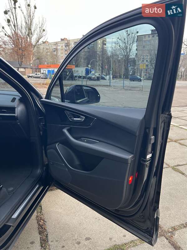 Позашляховик / Кросовер Audi Q7 2017 в Києві