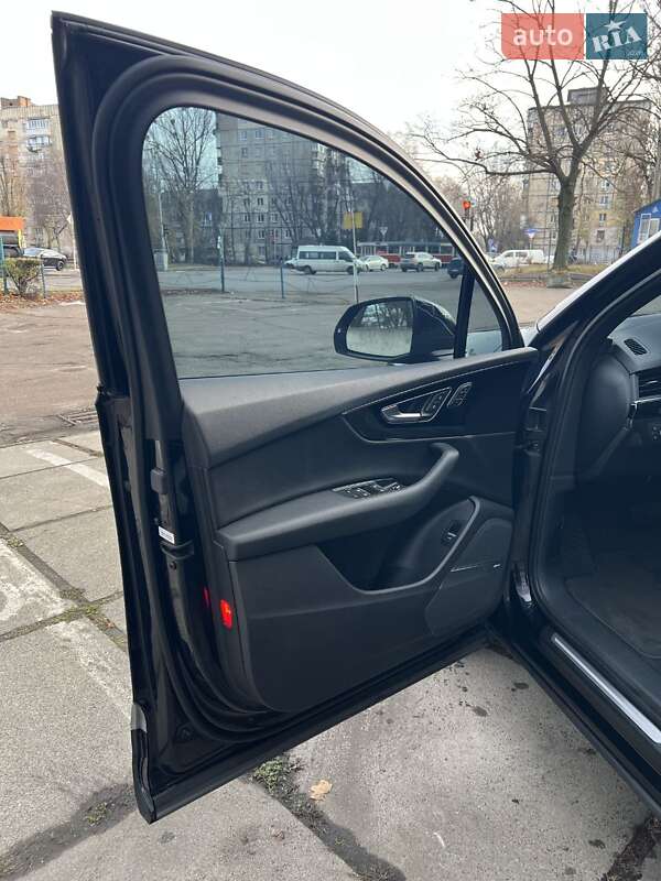 Позашляховик / Кросовер Audi Q7 2017 в Києві