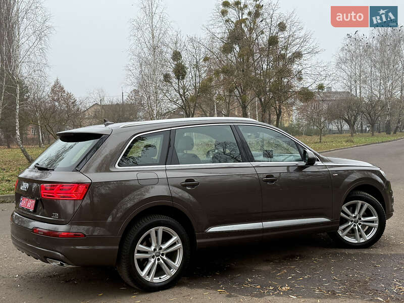 Внедорожник / Кроссовер Audi Q7 2017 в Ровно
