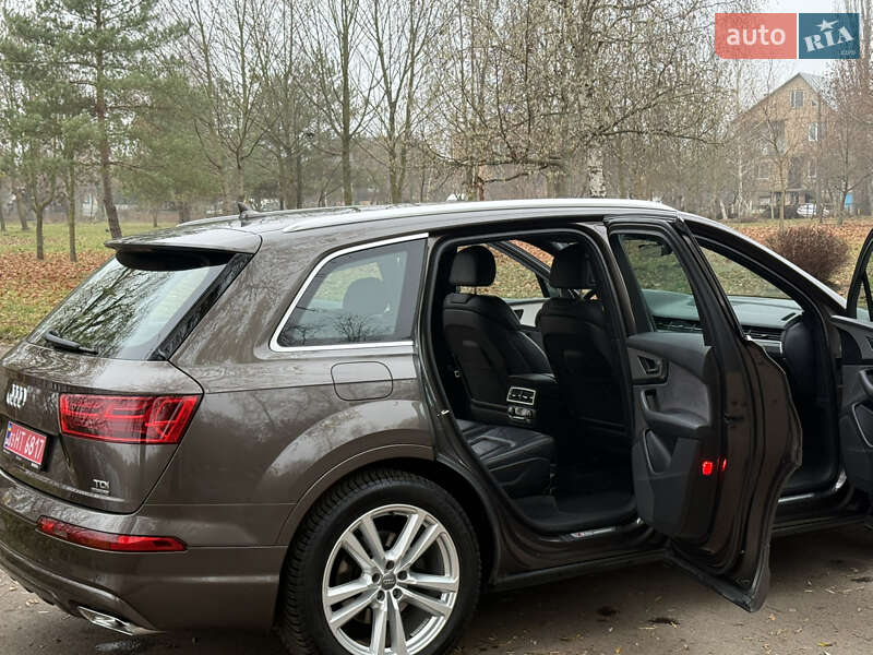 Внедорожник / Кроссовер Audi Q7 2017 в Ровно