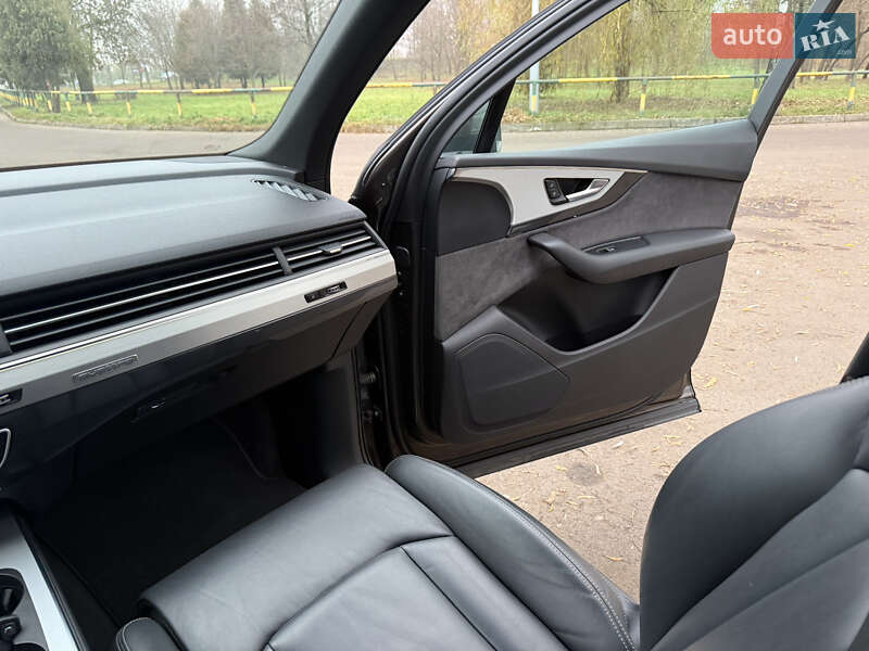 Внедорожник / Кроссовер Audi Q7 2017 в Ровно