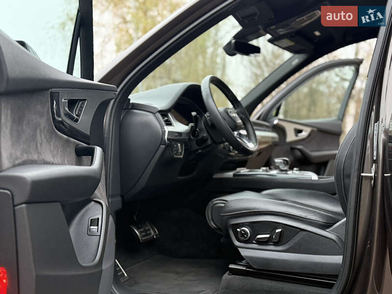 Внедорожник / Кроссовер Audi Q7 2017 в Ровно