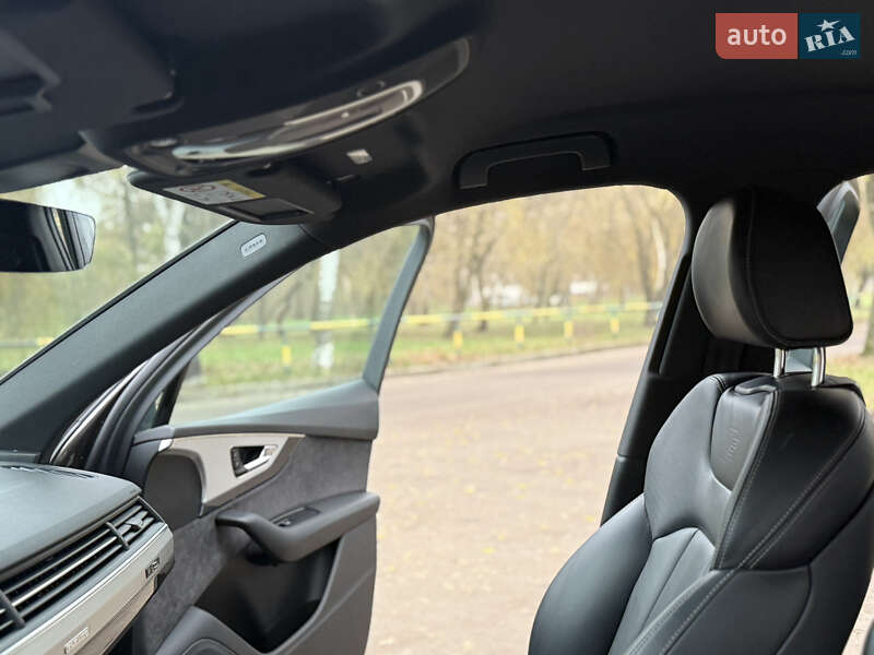 Внедорожник / Кроссовер Audi Q7 2017 в Ровно