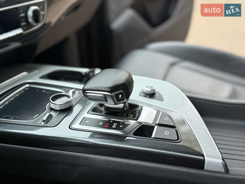 Внедорожник / Кроссовер Audi Q7 2017 в Ровно