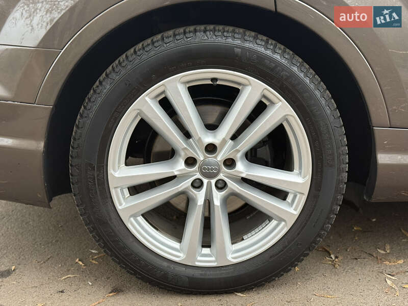 Внедорожник / Кроссовер Audi Q7 2017 в Ровно