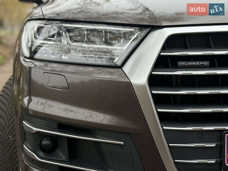 Внедорожник / Кроссовер Audi Q7 2017 в Ровно