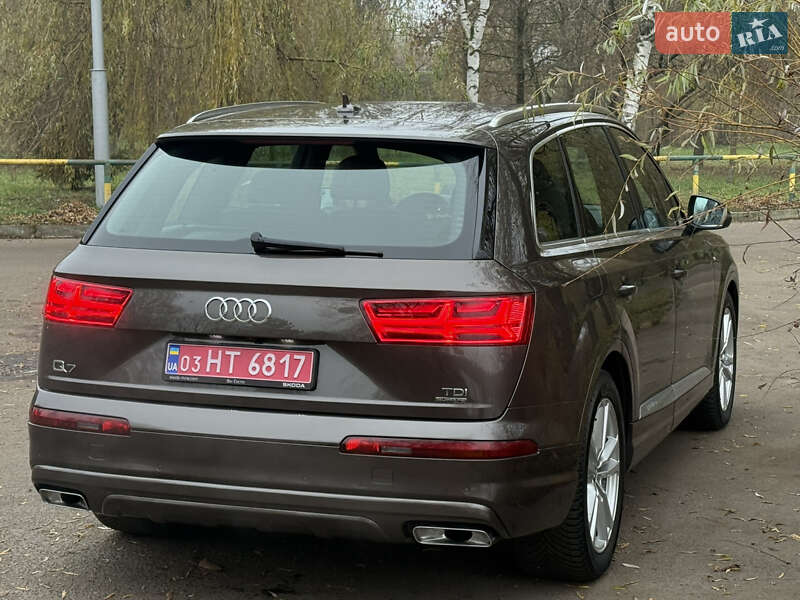 Внедорожник / Кроссовер Audi Q7 2017 в Ровно