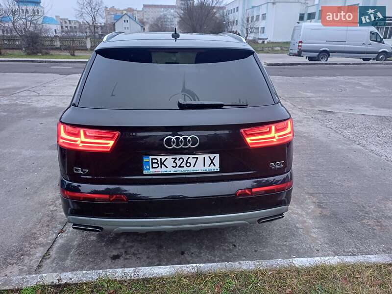 Внедорожник / Кроссовер Audi Q7 2017 в Сарнах