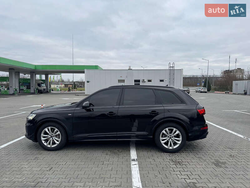 Позашляховик / Кросовер Audi Q7 2021 в Житомирі
