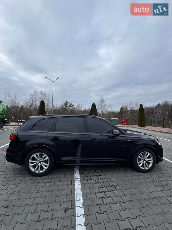 Позашляховик / Кросовер Audi Q7 2021 в Житомирі