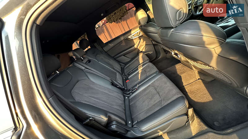 Внедорожник / Кроссовер Audi Q7 2016 в Павлограде