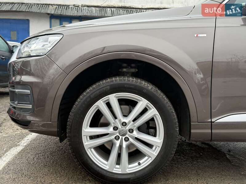 Внедорожник / Кроссовер Audi Q7 2017 в Ровно