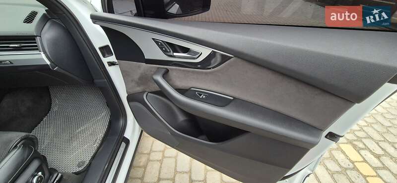 Позашляховик / Кросовер Audi Q7 2017 в Яремчі