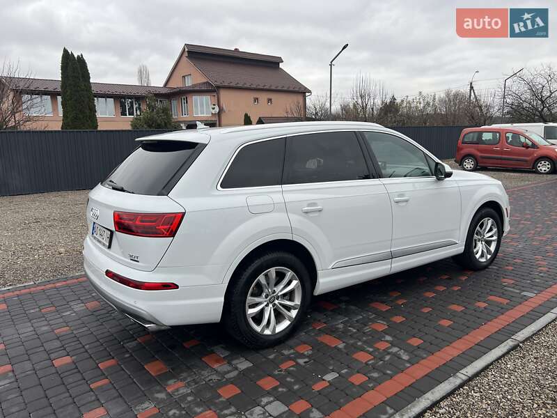 Позашляховик / Кросовер Audi Q7 2016 в Виноградові